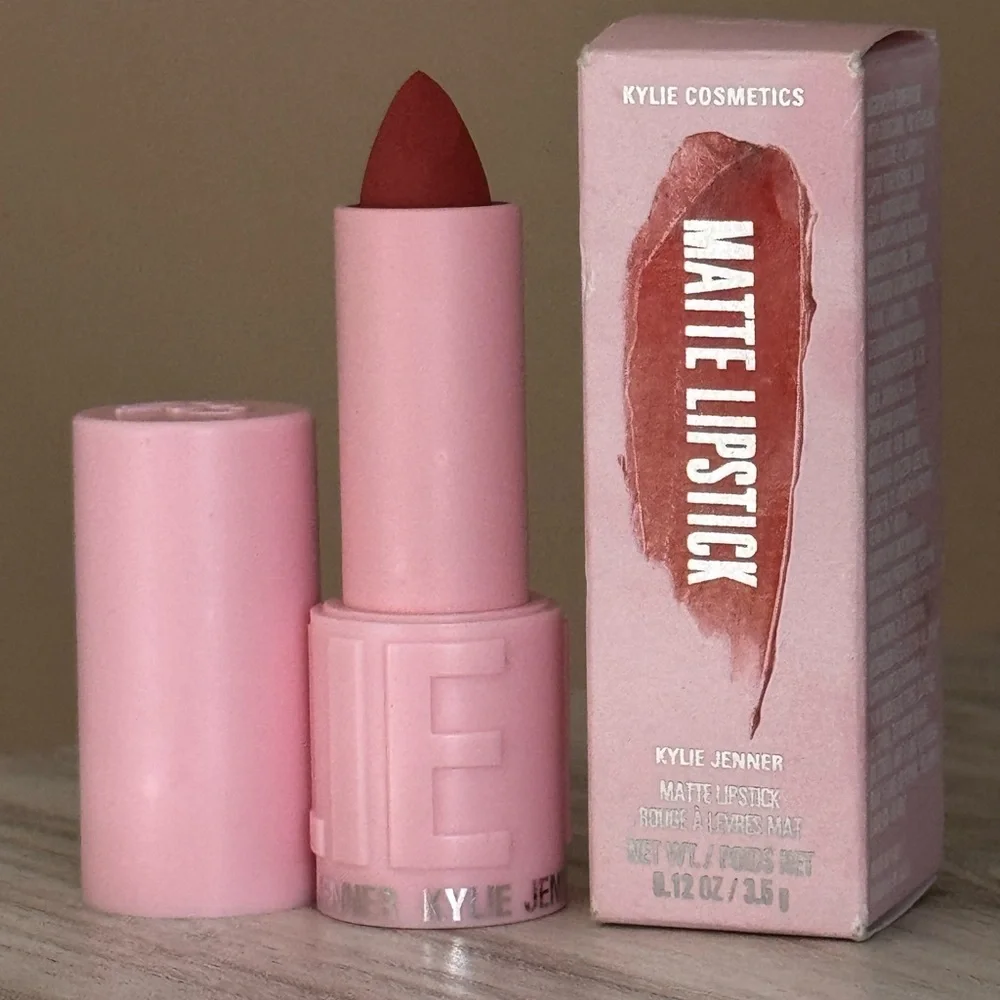 Kylie Cosmetics Matte Lipstick - Rendezvous
